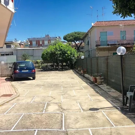 Girasole A Due Passi Dal Mare מינטורנו